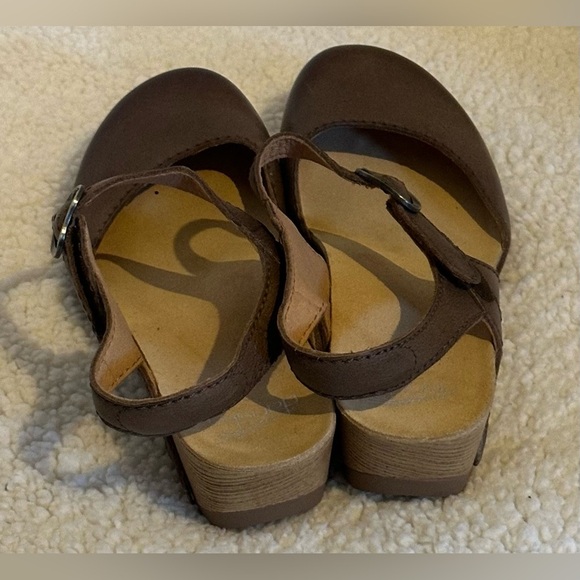Dansko Women’s Brown Tiffani Wedge Sandal size 37 Lightweight with Buckle - Picture 4 of 8
